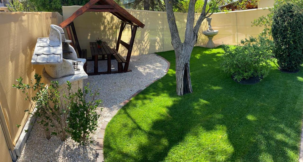 Villa Relax Apartman Gardony Ngoại thất bức ảnh